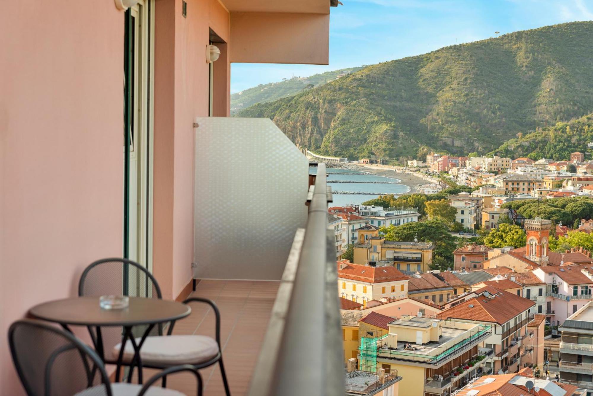 Hotel Vis A Vis Сестрі-Леванте Екстер'єр фото